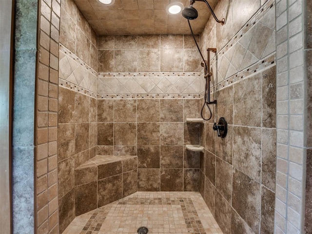 bathroom featuring a tile shower