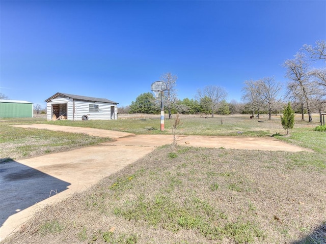 view of yard with a rural view and an outdoor structure