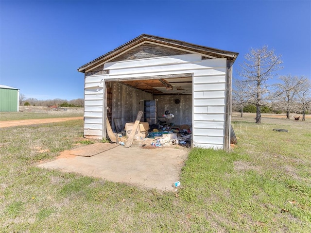 view of outdoor structure featuring a yard