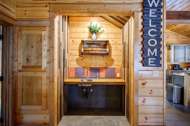 44 Blue Ivey Cir, Broken Bow, OK 74728 - detailed view of wooden walls