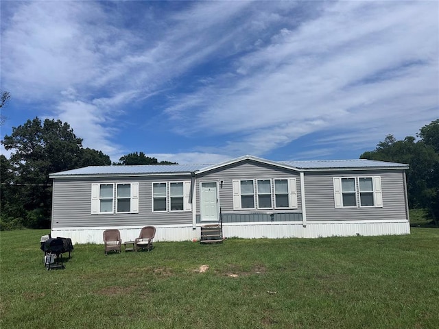 manufactured / mobile home with a front lawn