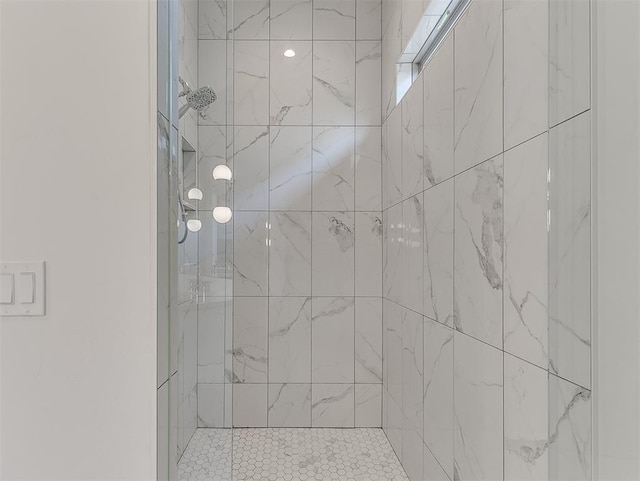 bathroom featuring tiled shower