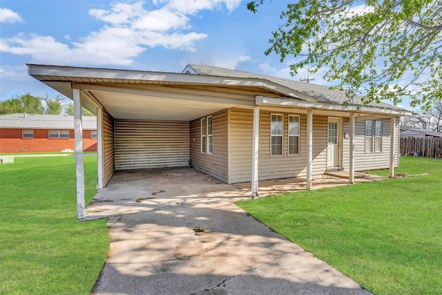 view of front of home with a front yard and a carport