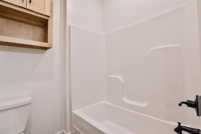 bathroom featuring toilet and shower / tub combination