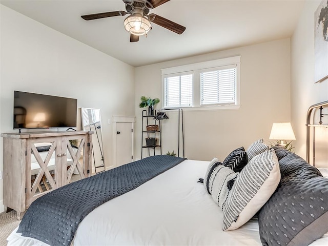 bedroom with ceiling fan