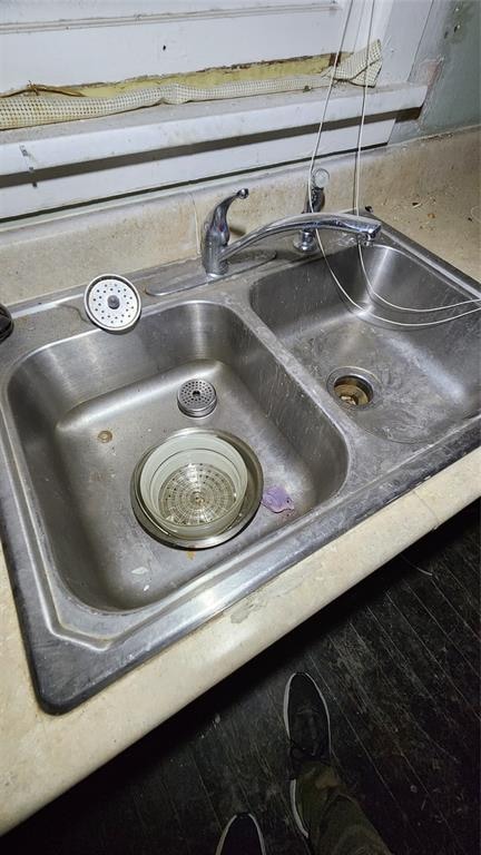 room details featuring sink