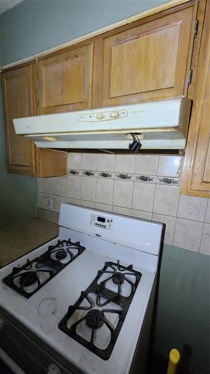 kitchen featuring backsplash and gas range gas stove