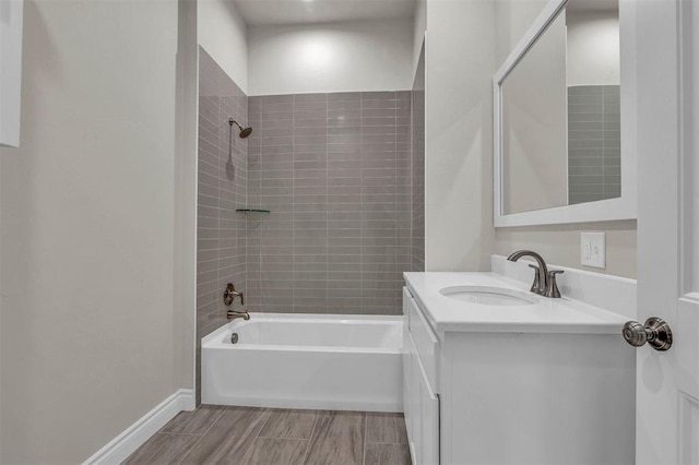 bathroom with vanity and tiled shower / bath