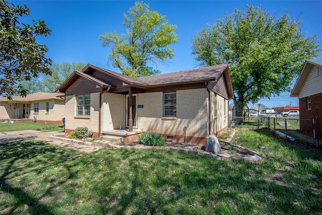 view of front of property with a front yard