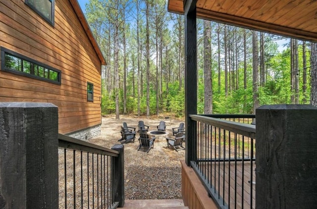 view of yard featuring an outdoor fire pit