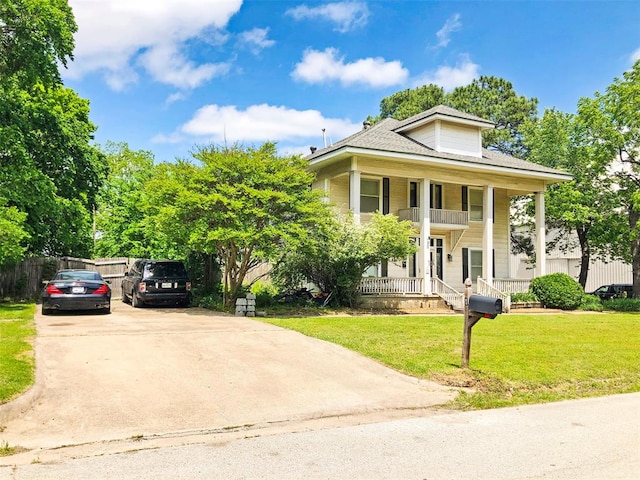 view of front of house with covered porch and a front lawn