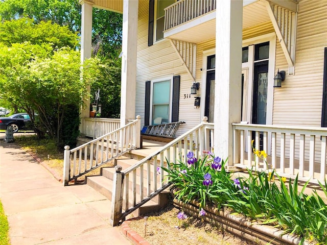 entrance to property featuring covered porch