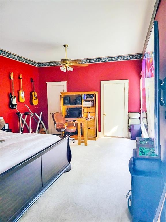 carpeted bedroom featuring ceiling fan