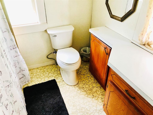 bathroom with vanity, curtained shower, and toilet