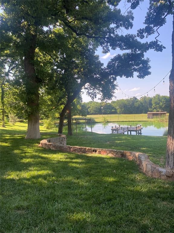 view of yard featuring a water view