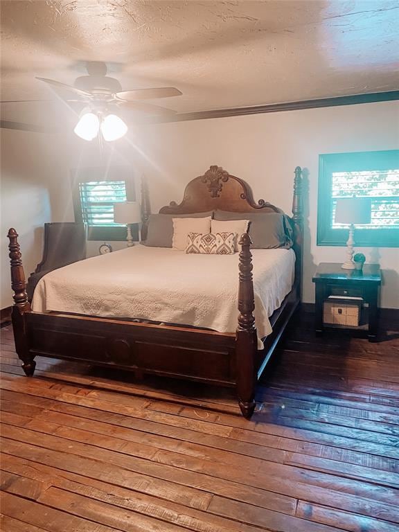 bedroom featuring hardwood / wood-style floors, a textured ceiling, and ceiling fan