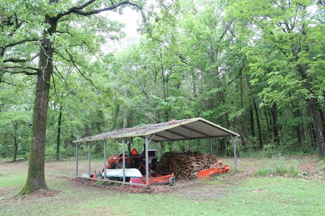 view of yard featuring a carport