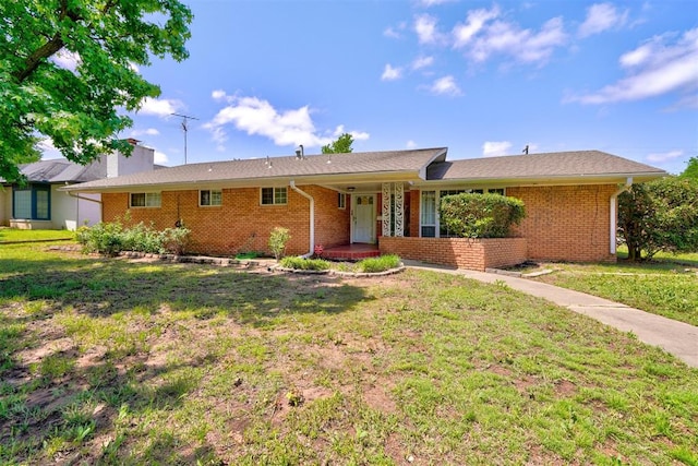 single story home featuring a front lawn