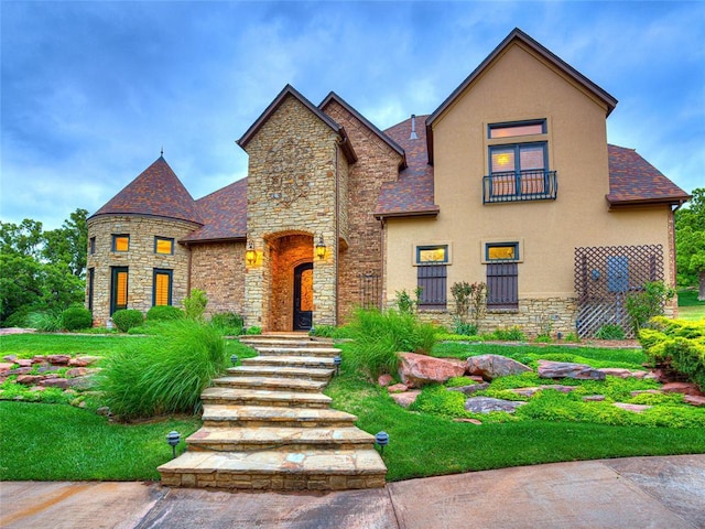 view of front of house with a front yard