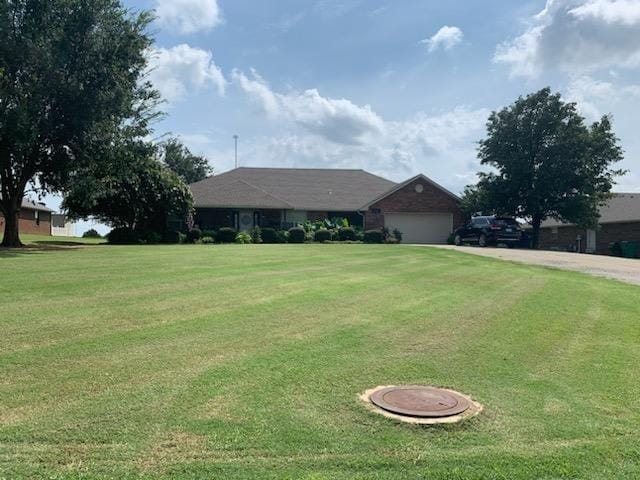 single story home featuring a front lawn