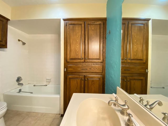 full bathroom featuring tile patterned floors, sink, tiled shower / bath combo, and toilet