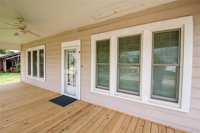 deck with ceiling fan