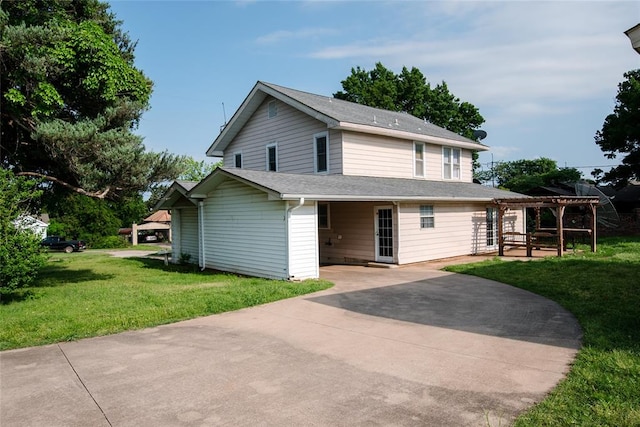 view of front of home with a front yard