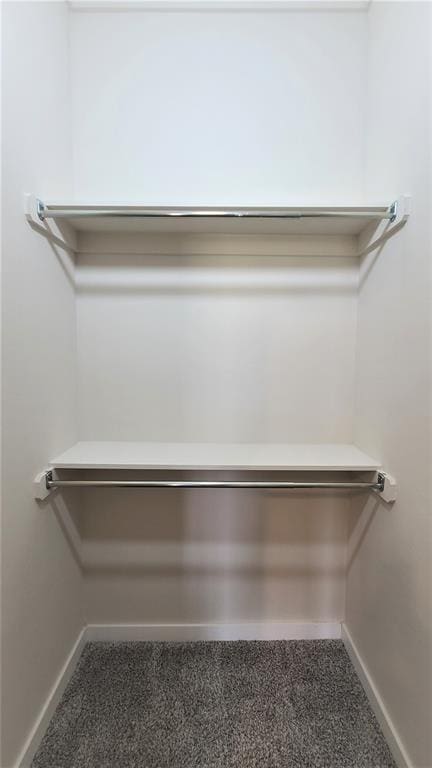 200 Braxton Way, Yukon, OK 73099 - walk in closet featuring carpet floors