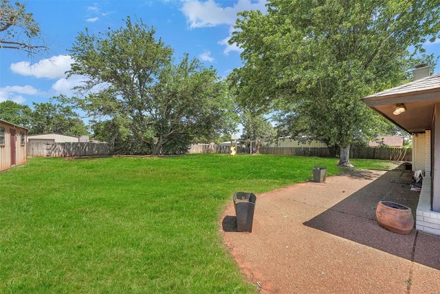 view of yard featuring a patio area