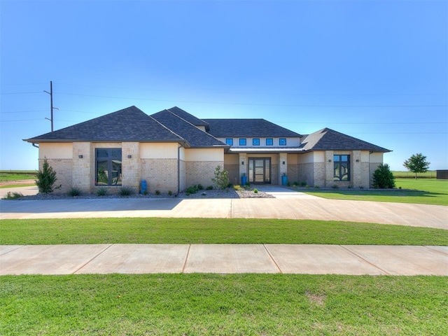 view of front of house with a front lawn