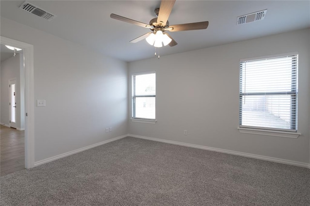 carpeted empty room featuring ceiling fan