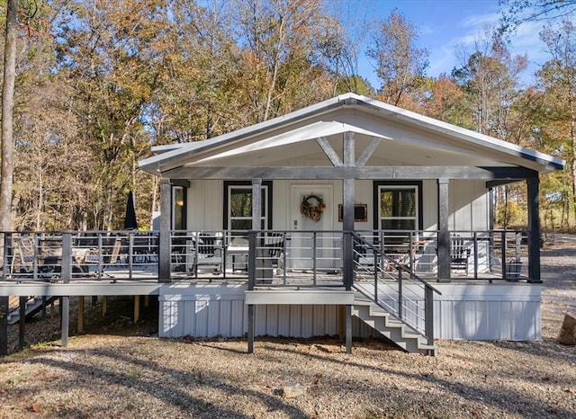 view of front of property with covered porch