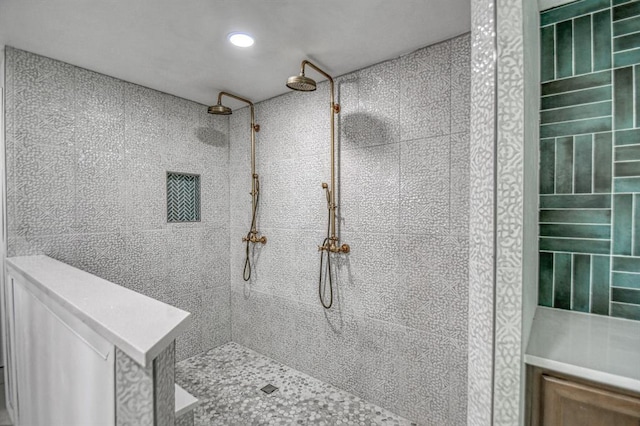 bathroom featuring tiled shower