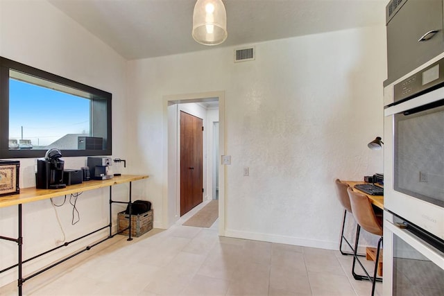 home office with visible vents and baseboards