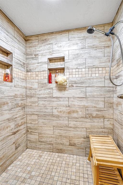 bathroom featuring a tile shower