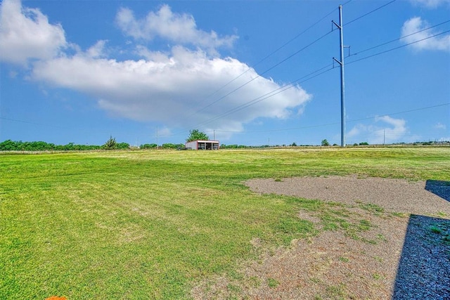 view of yard featuring a rural view