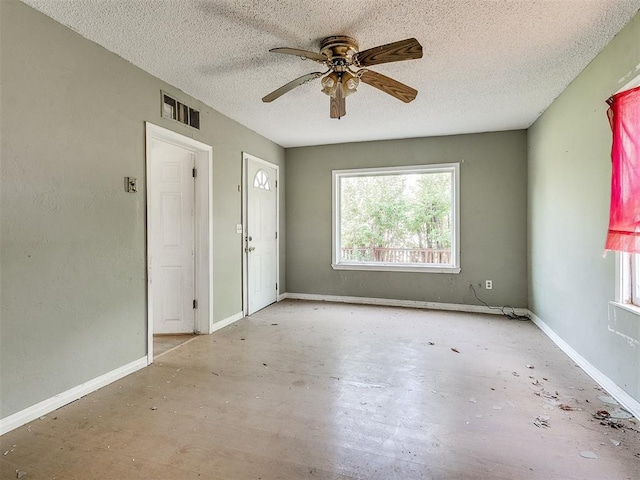 empty room featuring ceiling fan and a textured ceiling