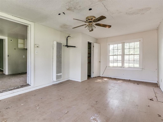 spare room with ceiling fan and a textured ceiling