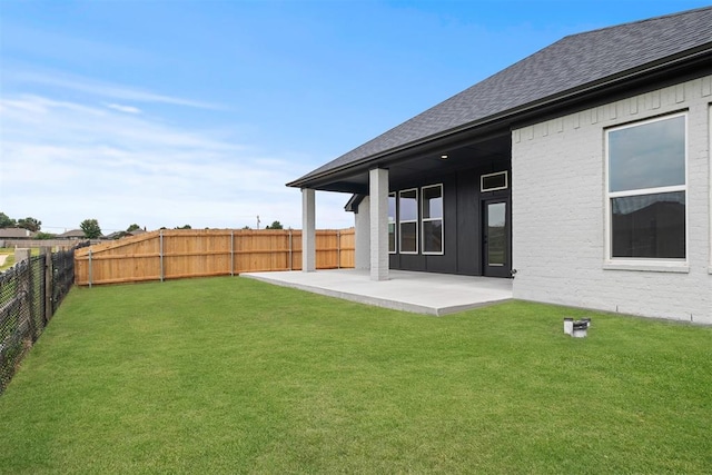 view of yard featuring a patio area