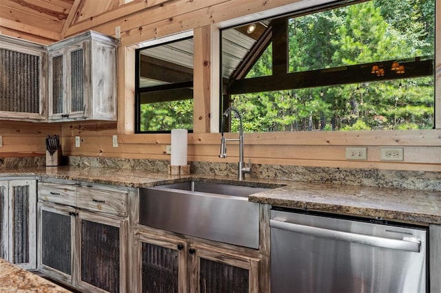 kitchen with dishwasher, a healthy amount of sunlight, vaulted ceiling, and sink