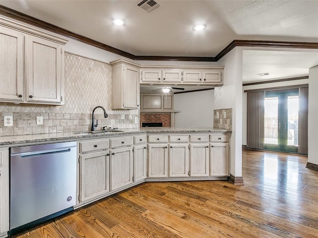 kitchen with ceiling fan, dishwasher, light hardwood / wood-style floors, and sink