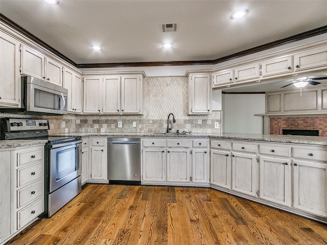 9500 S Brookline Ave, Oklahoma City, OK 73159 - kitchen with stainless steel appliances, visible vents, a sink, and backsplash