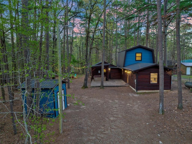 exterior space featuring an outbuilding