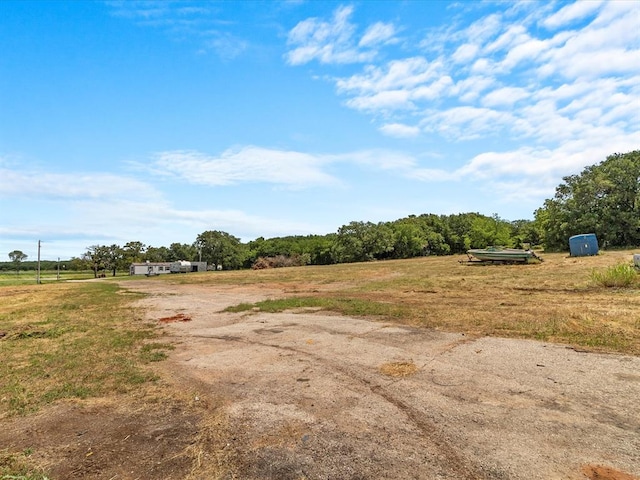 view of yard featuring a rural view