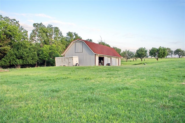 view of yard with a rural view and an outdoor structure