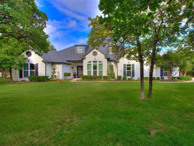 view of front of house with a front lawn