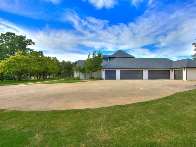 view of front of house with a front yard