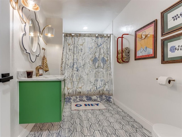 bathroom with a shower with shower curtain, vanity, and toilet