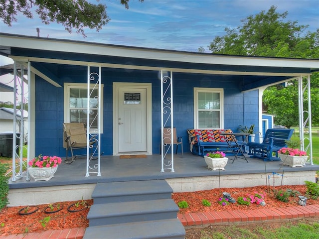 entrance to property featuring covered porch