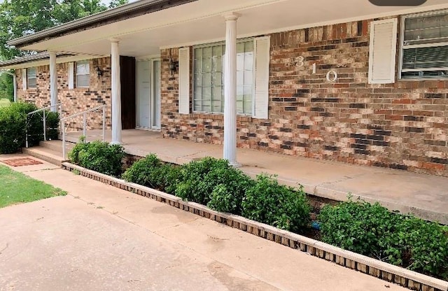 property entrance with covered porch